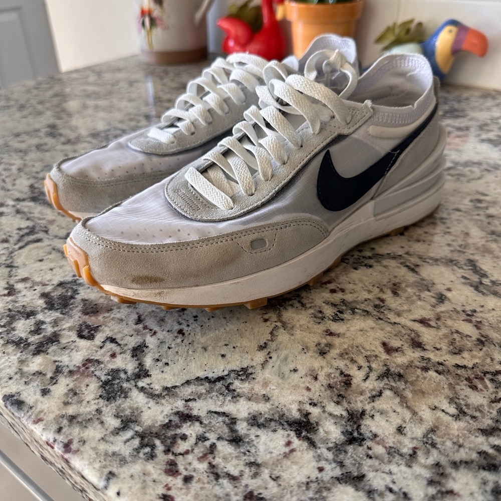Women’s Nike waffle one shoes 7.5